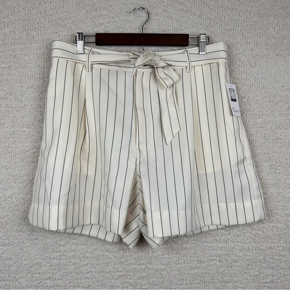 89th + Madison Shorts Womens 6 Ivory‎ Black Pin Stripe Boho Beach High Waist
